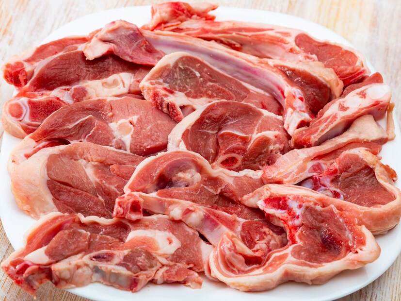 पण आता या सगळ्यात एक प्रश्न उपस्थीत रहातो की मटणाचा सर्वात 'उत्तम' भाग कोणता?मटण खरेदी करताना त्याचा कोणता भाग निवडावा, यावरच त्याची चव आणि पौष्टिकता अवलंबून असते. डॉ. डी.वाय. पाटील मेडिकल कॉलेज, पुणे येथील डॉ. अनूप गायकवाड यांनी मटण निवडण्याबाबत काही महत्त्वाचे मुद्दे सांगितले आहेत.