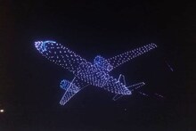 नवी मुंबईच्या आकाशात आजपर्यंत कधीच पाहिलं नाही असं दृश्य, विमानतळ परिसरात सगळेच भारावले PHOTOS