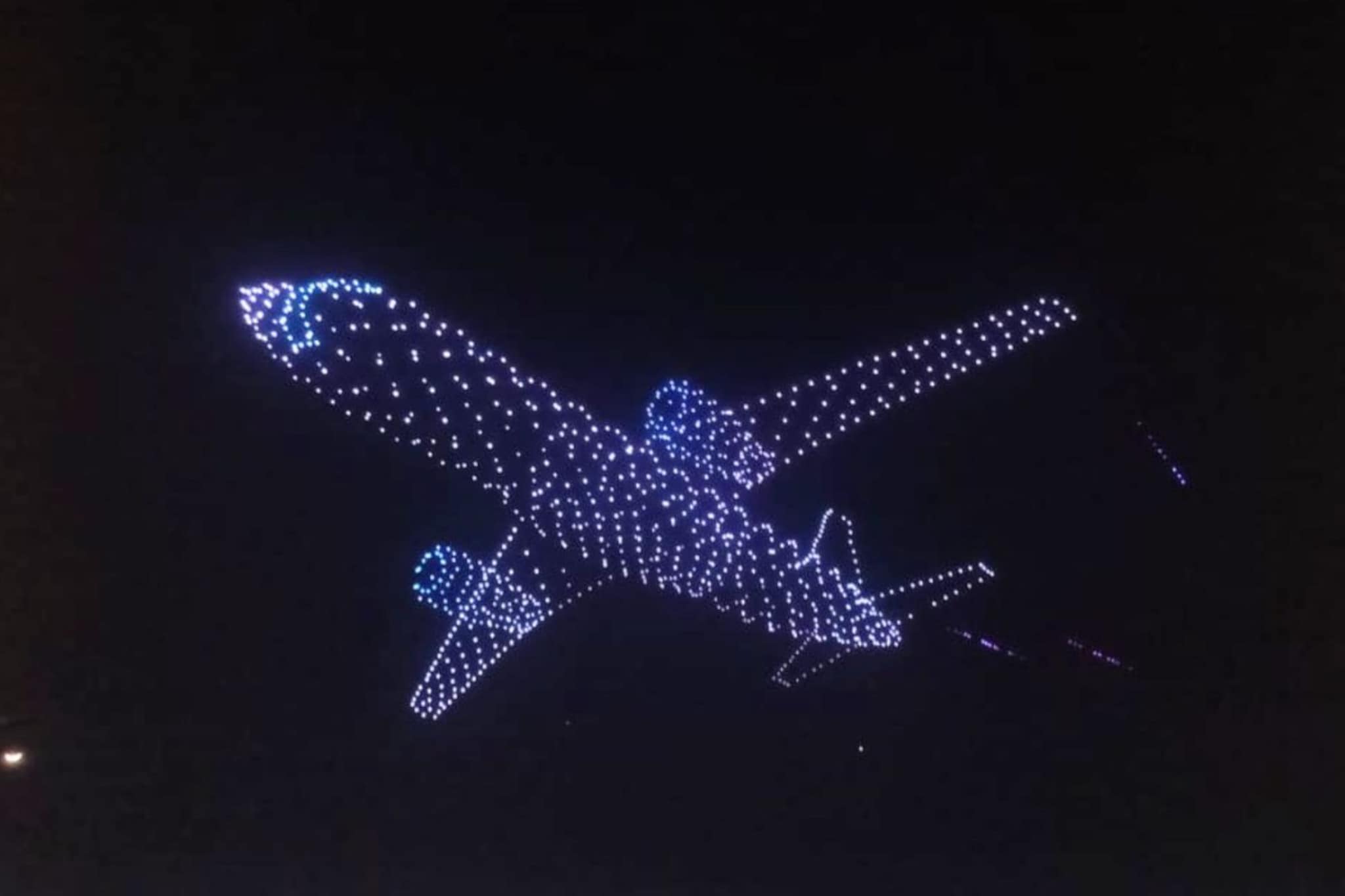 नवी मुंबईच्या आकाशात आजपर्यंत कधीच पाहिलं नाही असं दृश्य, विमानतळ परिसरात सगळेच