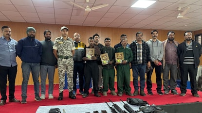 नक्षलवादी आत्मसमर्पण नक्षलवादी आत्मसमर्पण