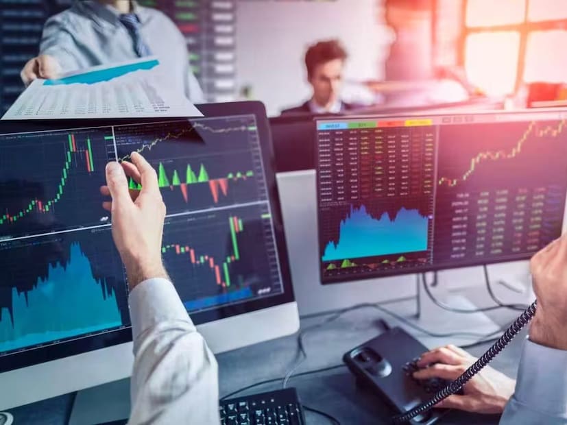 त्यानंतर ‘Retails Category’ निवडणे आवश्यक आहे, कारण रिटेलसाठी खास असा हा दिवस खुला असतो. मग तुम्हाला किती शेअर्स आणि कोणत्या किमतीत घ्यायचे आहेत ते भरावे लागते. किंमत Floor Price म्हणजे किमान निश्चित किंमत किंवा त्यापेक्षा जास्त असू शकते, पण त्याखाली नाही. सर्व तपशील अचूक भरल्यानंतर बिड सबमिट करा. यासाठी तुमच्या ट्रेडिंग अकाउंटमध्ये आवश्यक तेवढी रक्कम आधीच असणे खूप महत्त्वाचे आहे, अन्यथा बिड रिजेक्ट होऊ शकते.