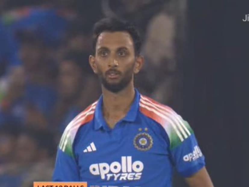 टीम इंडियाचा गोलंदाज प्रसिद्ध कृष्णा या सामन्यात खूपच महागडा ठरला. प्रसिद्ध कृष्णाची साऊथ आफ्रिकेने प्रचंड धुलाई केली.वॉशिग्टनने 8 ओव्हरमध्ये 79 धावा दिल्या. या धावा देखील पराभवास कारणीभूत ठरतात. 