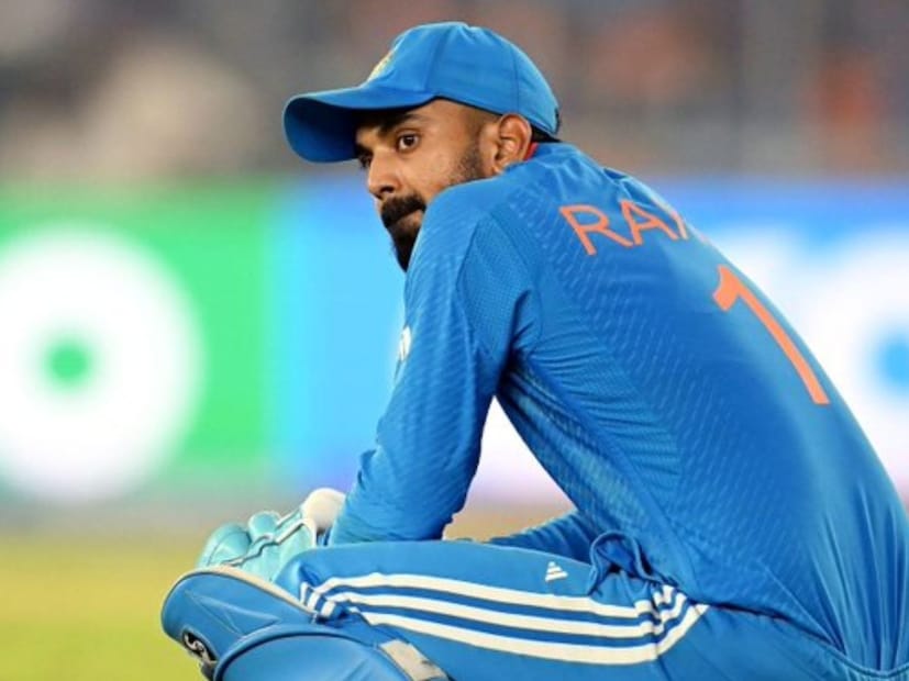 टीम इंडियाचा कर्णधार के एल राहुल देखील पराभवास जबाबदार ठरला आहे.कारण विकेट मागे किंपिंग करत असताना के एल राहुलने दोन सोप्पे विकेटकिंपिंग सोडले होते.जर हे विकेट मिळाले असतं तर भारत सामना जिंकला असता. 