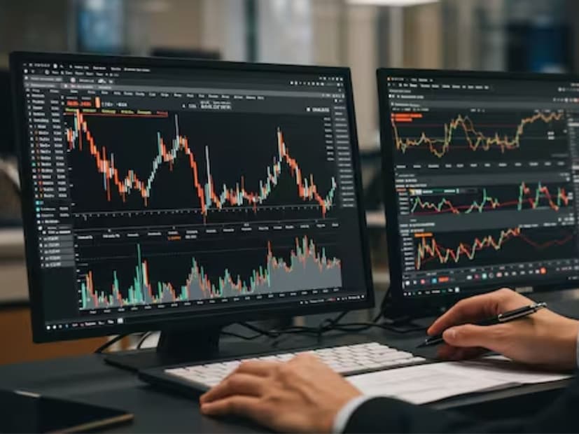 ITC Hotels संदर्भात महत्त्वाची बातमी अशी आहे की British American Tobacco (BAT) ही कंपनी ITC Hotels मधील आपली 7% ते 15.3% हिस्सेदारी विकण्याच्या तयारीत आहे. सध्या BAT कडे ITC Hotels मध्ये 15.3% हिस्सेदारी आहे, आणि या विक्रीचा परिणाम ITC ग्रुपच्या स्टॉकवर दिसू शकतो.