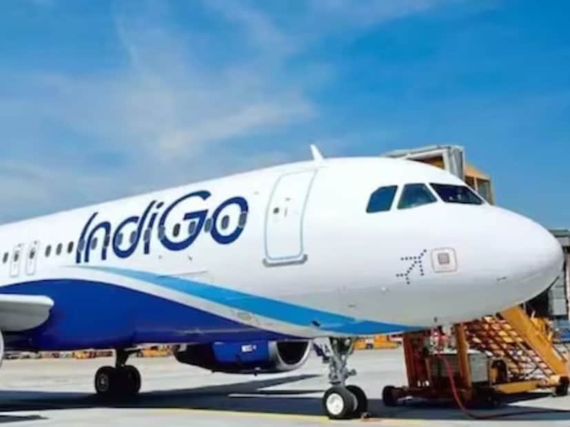 IndiGoDGCA ने इंडिगोचे CEO पीटर एल्बर्स यांना कारण दाखवा नोटीस जारी केली आहे. प्रवाशांना झालेल्या अडचणी आणि ऑपरेशनल फेल्युअर्समुळे DGCA ने स्पष्ट केले आहे की समाधानकारक उत्तर न दिल्यास मोठा दंड आकारला जाईल. नोटीसला उत्तर देण्यासाठी 24 तासांची मुदत देण्यात आली आहे. 