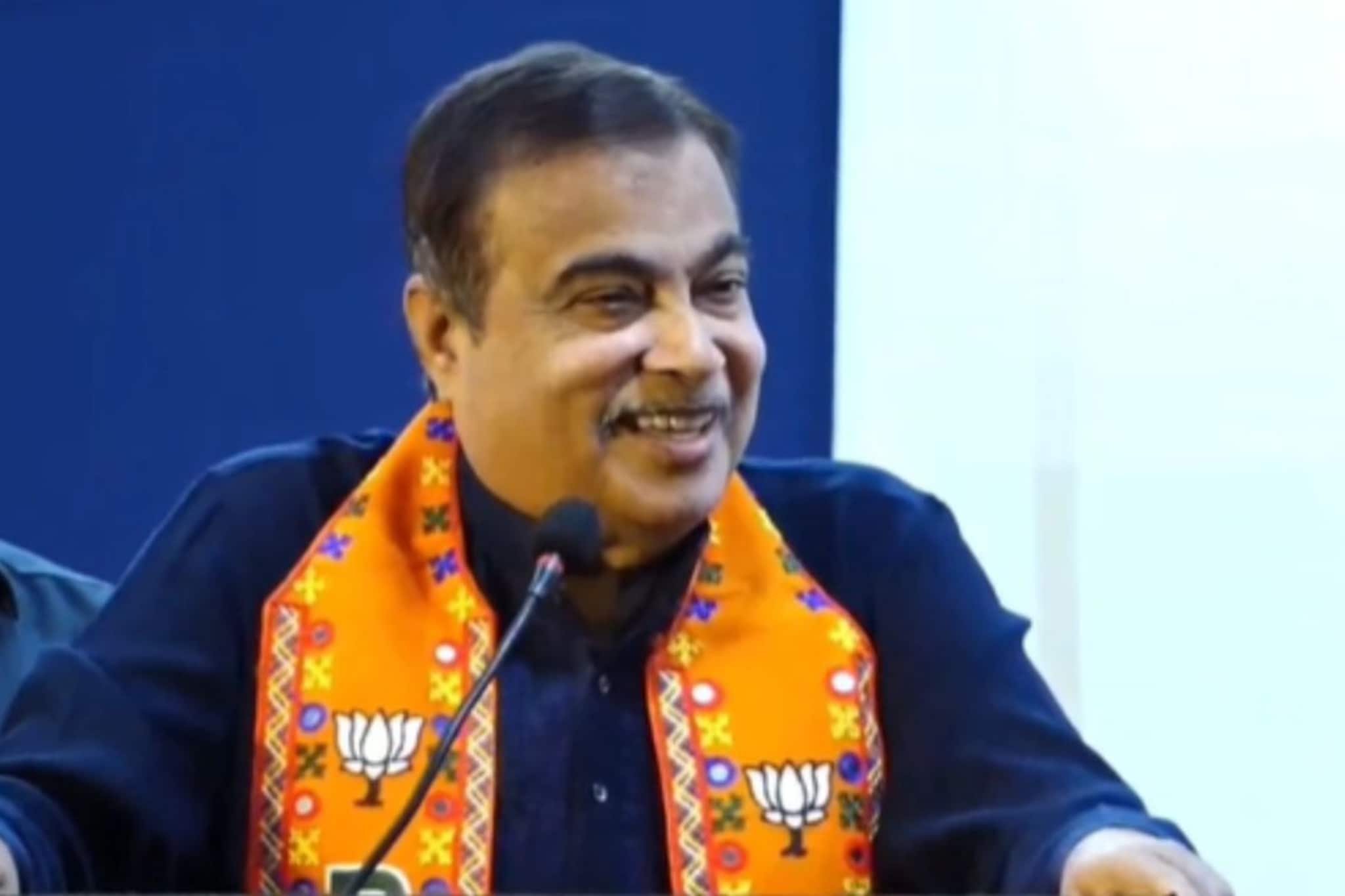 'तू खाऊ घाल, सर्व ठीक होईल', नितीन गडकरींची तुफान फटकेबाजी, VIDEO