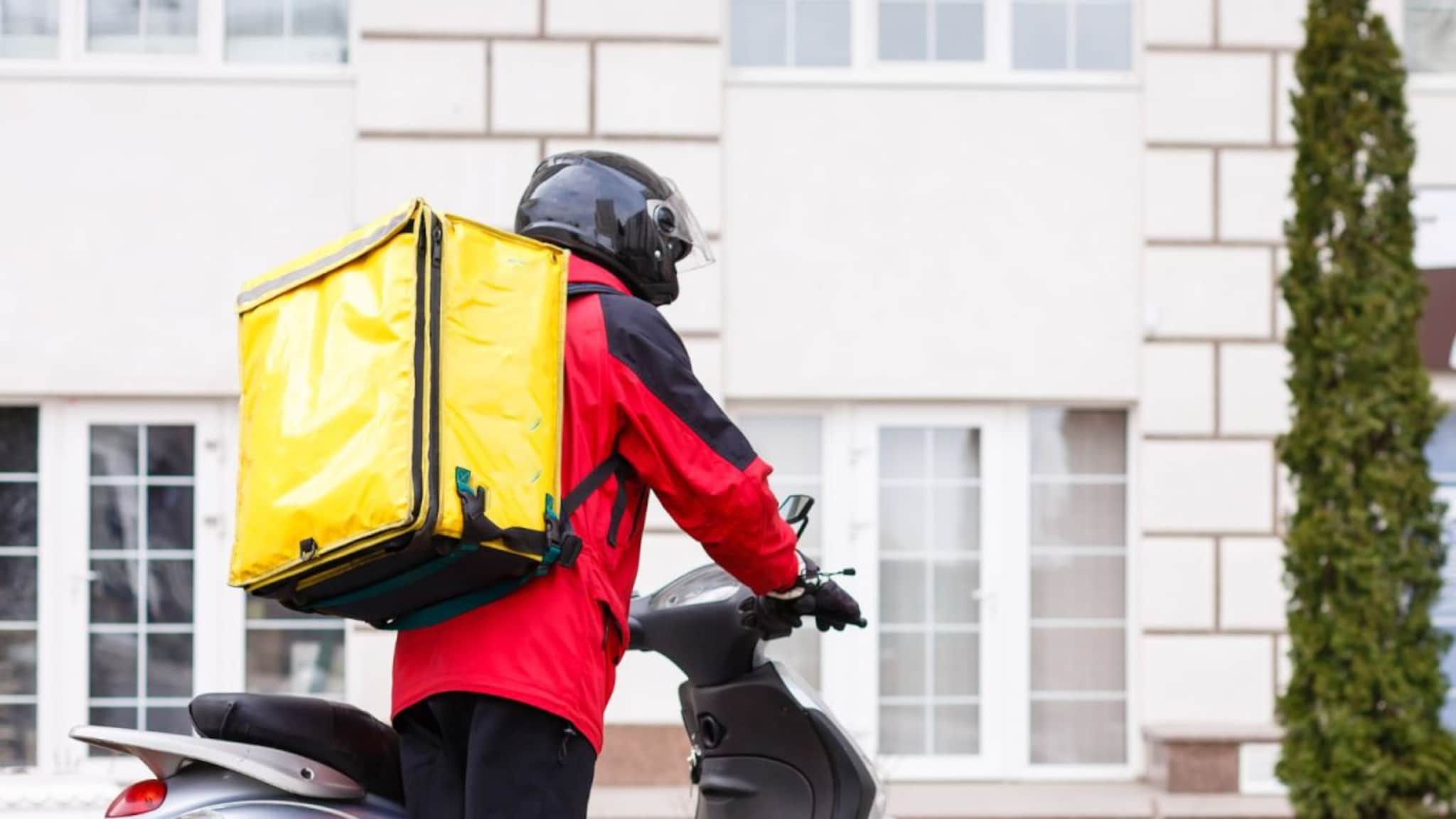 Online सामान मागवलं की 10 मिनिटांत डिलिव्हरी कशी शक्य होते? तुमच्या शेजारच्या 'या' गुप्त गोदामात दडलंय झटपट सेवेचं रहस्य