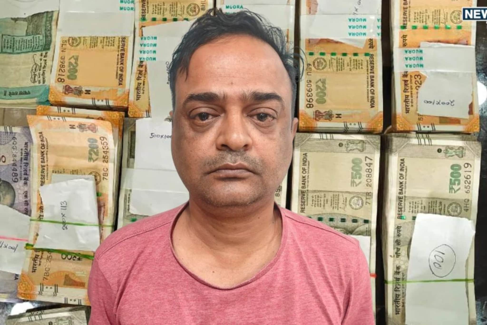 कधी एकेकाळी 2000 पगार अन् आज सापडलं कोट्यवधीचं घबाड, पाहून अधिकारीही चक्रावले