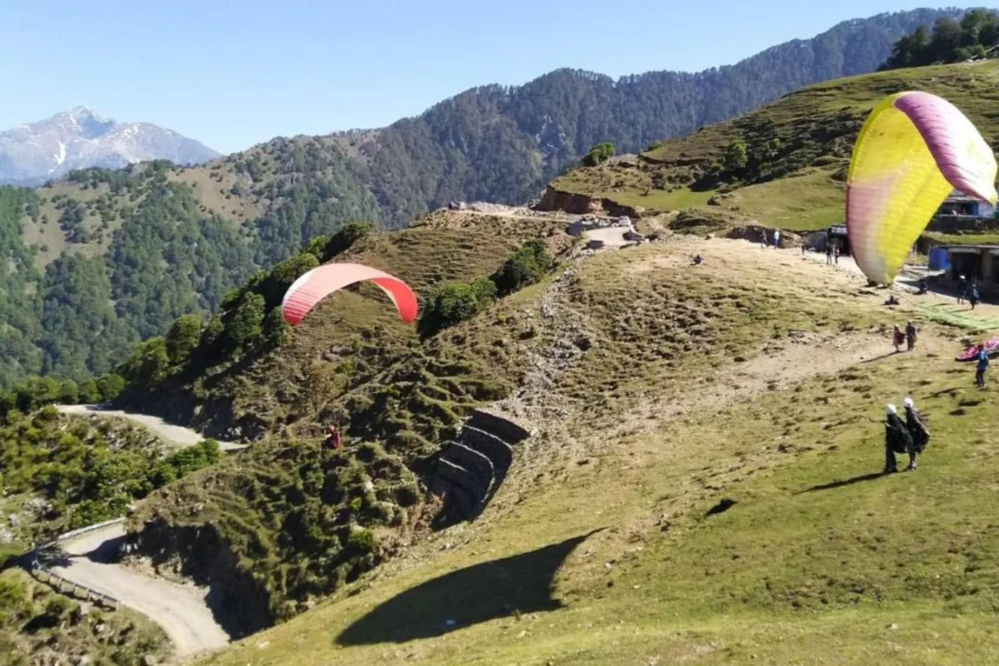 पॅराग्लिडिंग करताना भीषण अपघात, पर्यटकासह दोघे आकाशातून कोसळले, एकाचा मृत्यू