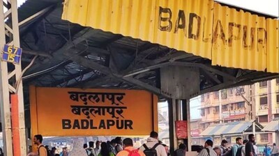 Badlapur: बदलापूर स्टेशनवरच प्रवाशांमध्ये जुंपली, जोधपूर एक्सप्रेस रोखली; स्थानकावर नेमकं काय घडलं?