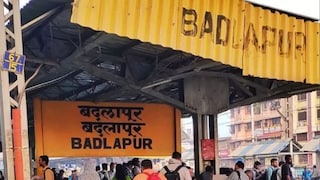 Badlapur: बदलापूर स्टेशनवरच प्रवाशांमध्ये जुंपली, जोधपूर एक्सप्रेस रोखली; स्थानकावर नेमकं काय घडलं? Badlapur: बदलापूर स्टेशनवरच प्रवाशांमध्ये जुंपली, जोधपूर एक्सप्रेस रोखली; स्थानकावर नेमकं काय घडलं?