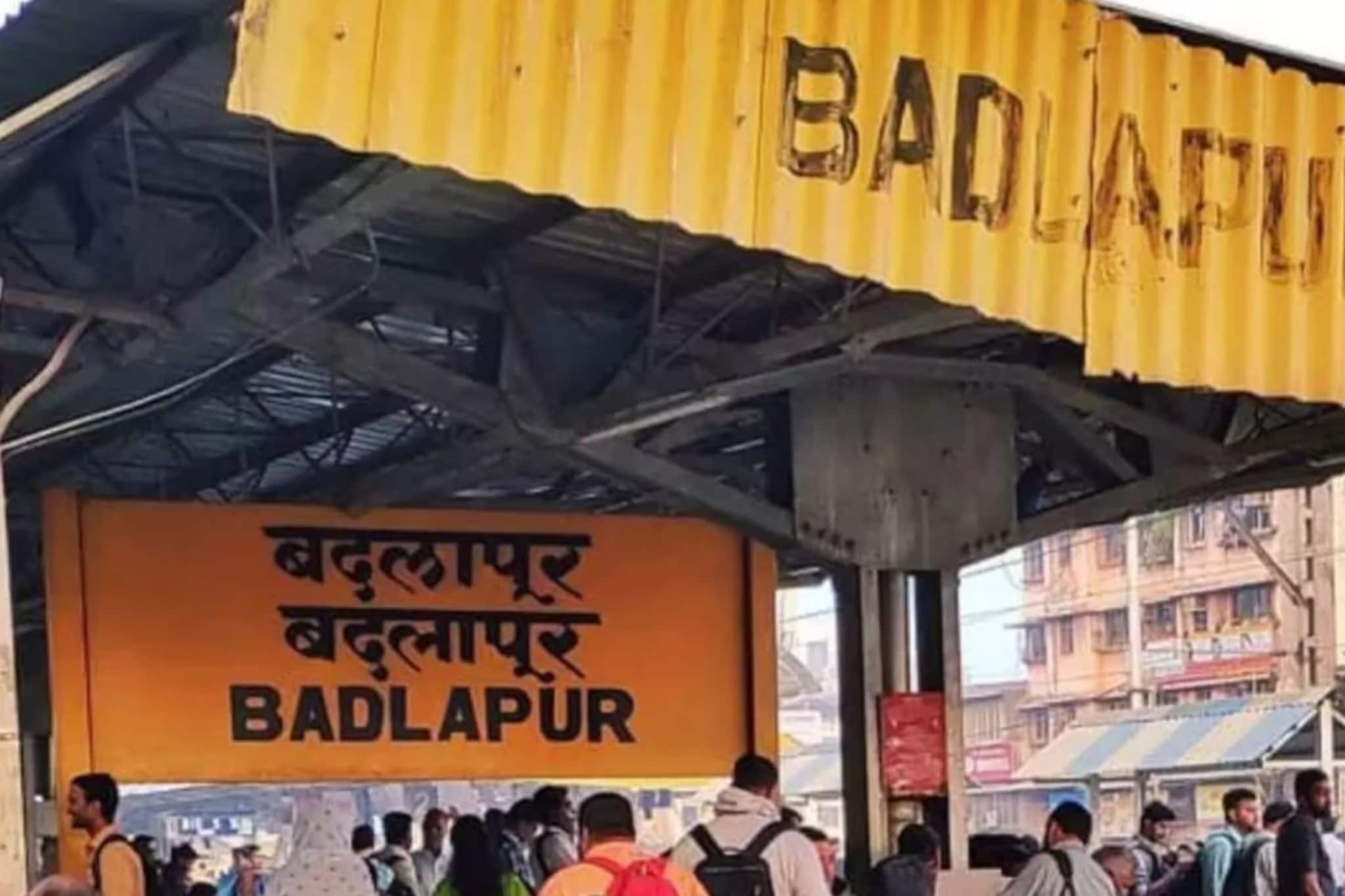 बदलापूर स्टेशनवरच प्रवाशांत जुंपली, जोधपूर एक्सप्रेस रोखली; स्थानकावर काय घडलं? बदलापूर स्टेशनवरच प्रवाशांत जुंपली, जोधपूर एक्सप्रेस रोखली; स्थानकावर काय घडलं?