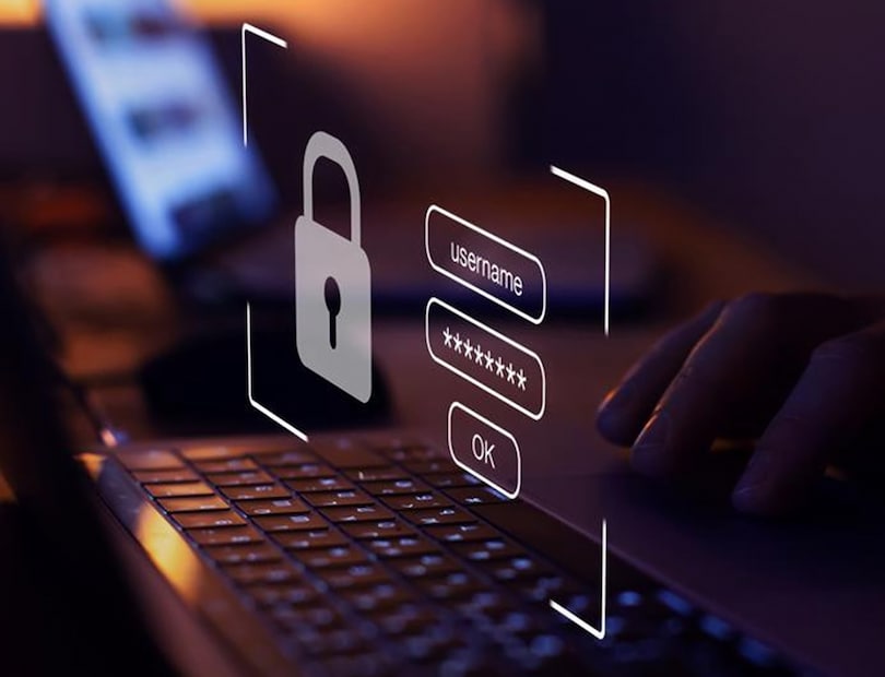 दुसरीकडे, Passkeyमध्ये कोणताही मजकूर किंवा नंबर नसतो जो चोरीला जाऊ शकतो. तो फक्त तुमच्या फिंगरप्रिंट, चेहरा किंवा डिव्हाइसद्वारे अॅक्सेस केला जाऊ शकतो. याचा अर्थ असा की हॅकर्स कितीही प्रयत्न केले तरी ते क्रॅक करणे जवळजवळ अशक्य आहे कारण ते बायोमेट्रिक आणि डिव्हाइस-बेस्ड आहे.