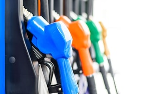 Petrol Pump वर पेट्रोल भरणाऱ्यांवर लक्ष द्या, 'या' 3 पद्धीतींनी करु लागलेत चोरी