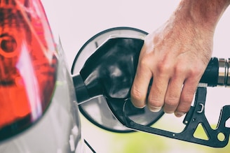 पेट्रोल पंपावर लक्ष द्या, अटेंडंट 'या' 3 मार्गांनी तुमचे इंधन चोरी करतात