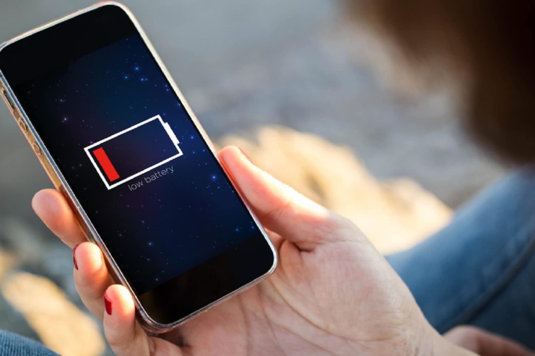 स्मार्टफोनची बॅटरी लवकर संपते? 'हे' लोकप्रिय अॅप जबाबदार, गुगने सांगितलं कारण