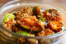 Pickle : लोणचं लवकर का खराब होतं, खराब होऊ नये यासाठी काय करायचं? 'या' 4 साध्या टिप्स Best
