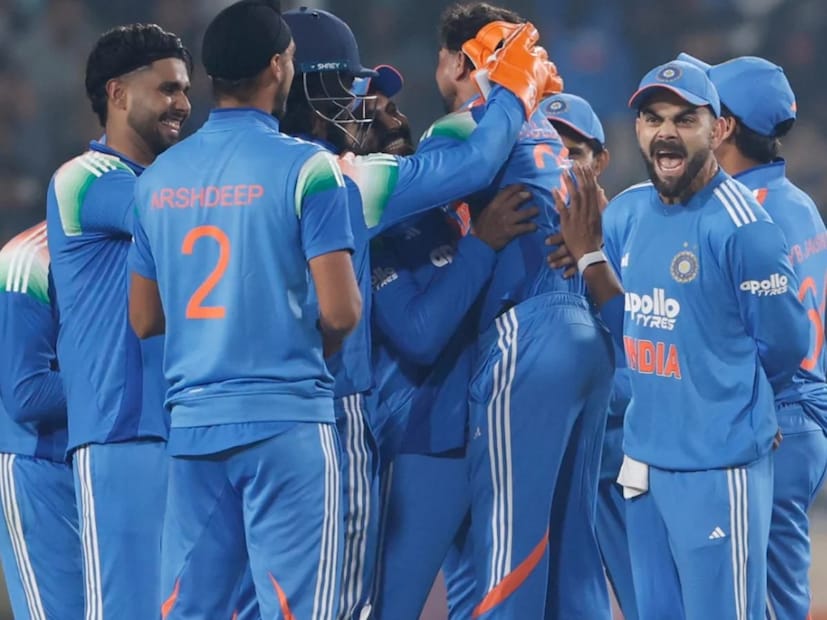 टीम इंडियाची संभाव्य प्लेइंग इलेव्हन - यशस्वी जायसवाल, रोहित शर्मा, विराट कोहली, ऋतुराज गायकवाड, नीतीश कुमार रेड्डी/वॉशिंग्टन सुंदर, केएल राहुल (C), रवींद्र जडेजा, हर्षित राणा, अर्शदीप सिंह, कुलदीप यादव आणि प्रसिद्ध कृष्णा.