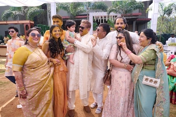 पूजा-सोहमच्या लग्नाच्या विधींना दणक्यात सुरुवात; हळदीचे Inside फोटो आले समोर! पूजा-सोहमच्या लग्नाच्या विधींना दणक्यात सुरुवात; हळदीचे Inside फोटो आले समोर!