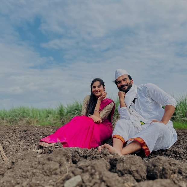 दोघांच्या लग्नाचे फोटो आणि व्हिडिओ सोशल मीडियावर व्हायरल होत असतानाच, पूजाचा सहकलाकार विशाल निकम याने नवदाम्पत्याला एक मिश्किल पण महत्त्वाचा सल्ला दिला आहे!