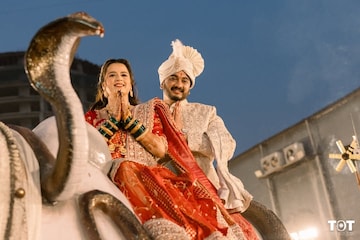 प्राजक्ता गायकवाडची लग्नात नंदीवरून एन्ट्री,ऑनस्क्रिन वडिलांनी ट्रोलर्सना झापलं प्राजक्ता गायकवाडची लग्नात नंदीवरून एन्ट्री,ऑनस्क्रिन वडिलांनी ट्रोलर्सना झापलं