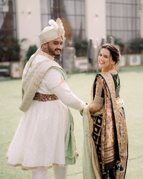 प्राजक्ता आणि शंभुराज यांची भेट रस्त्यात अपघाती झाली होती. शुंभराज यांचा ट्रक प्राजक्ताच्या गाडीसमोर आला. प्राजक्ता घाईत शूटला निघाली होती. रस्त्यात गाडी थांबल्यानं प्राजक्ता रागात ट्रक मालकाशी भांडायला गेली. तो ट्रक मालक शंभुराज होता. तिथेच दोघांची पहिली भेट झाली आणि पहिल्या भेटीत शंभुराज प्राजक्ताच्या प्रेमात पडला. नंतर शंभुराजने घरी येऊन प्राजक्ताला लग्नाची मागणी घातली.  