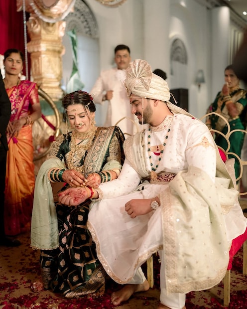  "पण जेव्हा ते आले होते तेव्हा ते आले होते तेव्हा मी एकच गोष्ट सांगितली होती की, मला नॉनव्हेज खाणारा मुलगा नकोय. मुळात मी हे असं म्हटलं होतं कारण ते पैलवान घराण्यातील आहेत. त्यामुळे मी असंच म्हटलं की बघू यांचं किती डेडिकेशन आहे माझ्यासाठी. "