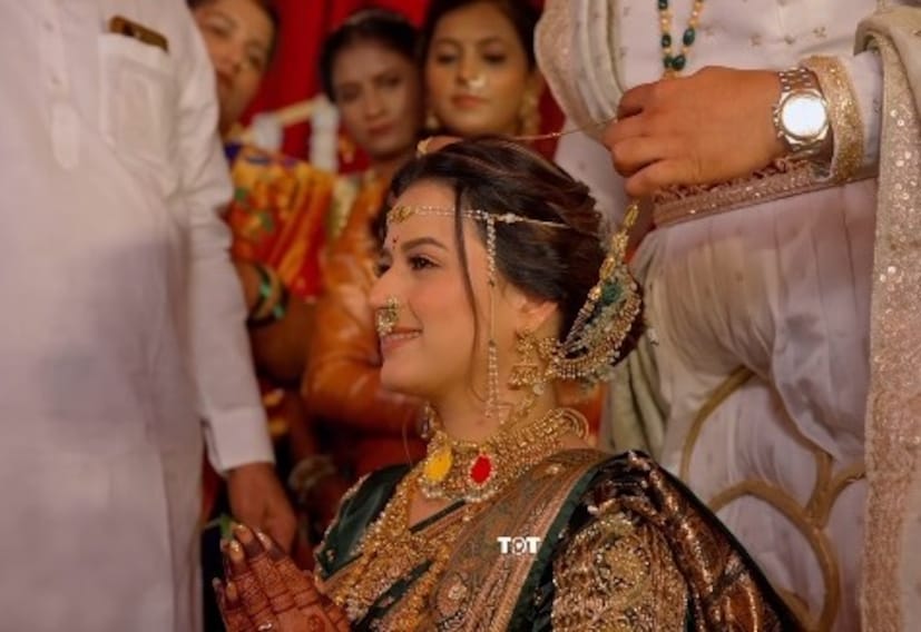 प्राजक्ताचे लग्न अतिशय ग्रँड होते. तिच्या लग्नाच्या विधींपासून तिच्या लग्नाच्या रिसेप्शनमधील एन्ट्रीपर्यंत सर्वच इतके अलिशान की प्रत्येकाच्याच भुवया उंचावल्या. यावेळी प्राजक्ताचे मंगळसूत्र भाव खाऊन गेले. प्राजक्ताने लग्नात परिधान केलेल्या मंगळसूत्राची खूप चर्चा आहे.