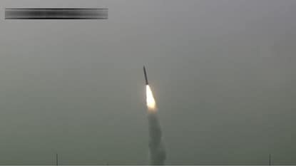 एका लॉन्चरने बॅक-टू-बॅक 2 प्रलय मिसाइल लॉन्च, पाकिस्तानची 10 मोठी शहर निशाण्यावर! एका लॉन्चरने बॅक-टू-बॅक 2 प्रलय मिसाइल लॉन्च, पाकिस्तानची 10 मोठी शहर निशाण्यावर!