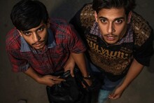 शनिवारचा दिवस; दुपारची वेळ अन् हातात 1 कोटी 30 लाखाची 'उलटी' घेऊन चाललेले दोघं, पुण्यात पोलिसांनी ठोकल्या बेड्या