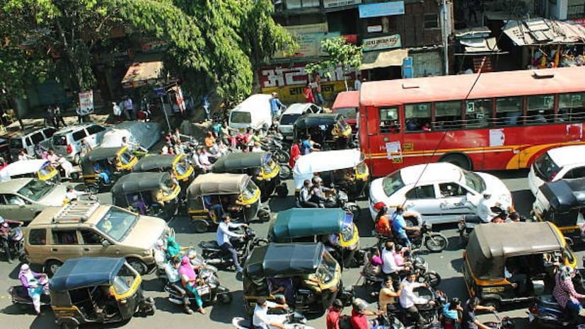 सोलापूरहून शहरात येणारी किंवा पुण्यातून सोलापूरच्या दिशेने जाणाऱ्या वाहनांना अनेकदा वाहतूक कोंडीचा सामना करावा लागतो. ही समस्या सोडवण्यासाठी हडपसरऐवजी आता भैरोबा नाला येथून उड्डाणपुलाचे काम सुरू करण्यात येणार आहे. 