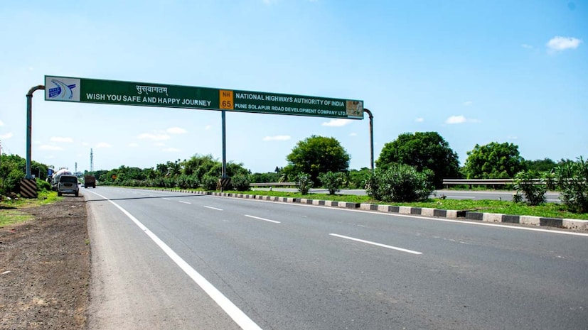 नागरीकरणाचा वेग वाढता असल्यामुळे शहरांमध्ये निर्माण होणारी वाहतूक कोंडीची समस्या सोडविण्यास शासनाचे प्राधान्य असल्याचे सांगत हडपसर ते यवत या प्रस्तावित उड्डाणपुलाच्या कामात महत्त्वाचा बदल करण्यात आला असून पुण्यातील भैरोबा नाल्यापासून थेट यवतपर्यंत उड्डाणपूल होणार असल्याची घोषणा राज्याचे उपमुख्यमंत्री अजित पवार यांनी विधानसभेत सांगितले. नागरीकरणाचा वेग वाढता असल्यामुळे शहरांमध्ये निर्माण होणारी वाहतूक कोंडीची समस्या सोडविण्यास शासनाचे प्राधान्य असल्याचे सांगत हडपसर ते यवत या प्रस्तावित उड्डाणपुलाच्या कामात महत्त्वाचा बदल करण्यात आला असून पुण्यातील भैरोबा नाल्यापासून थेट यवतपर्यंत उड्डाणपूल होणार असल्याची घोषणा राज्याचे उपमुख्यमंत्री अजित पवार यांनी विधानसभेत सांगितले.