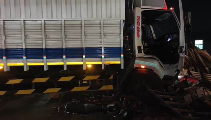 या अपघातात काही प्रवासी जखमी झाल्याचे प्राथमिक माहिती असून सुदैवाने कोणतीही जीवितहानी झालेली नाही. अचानक झालेल्या या विचित्र अपघातामुळे पुणे–नगर हायवेवर वाहतूक कोंडी निर्माण झाली होती. 