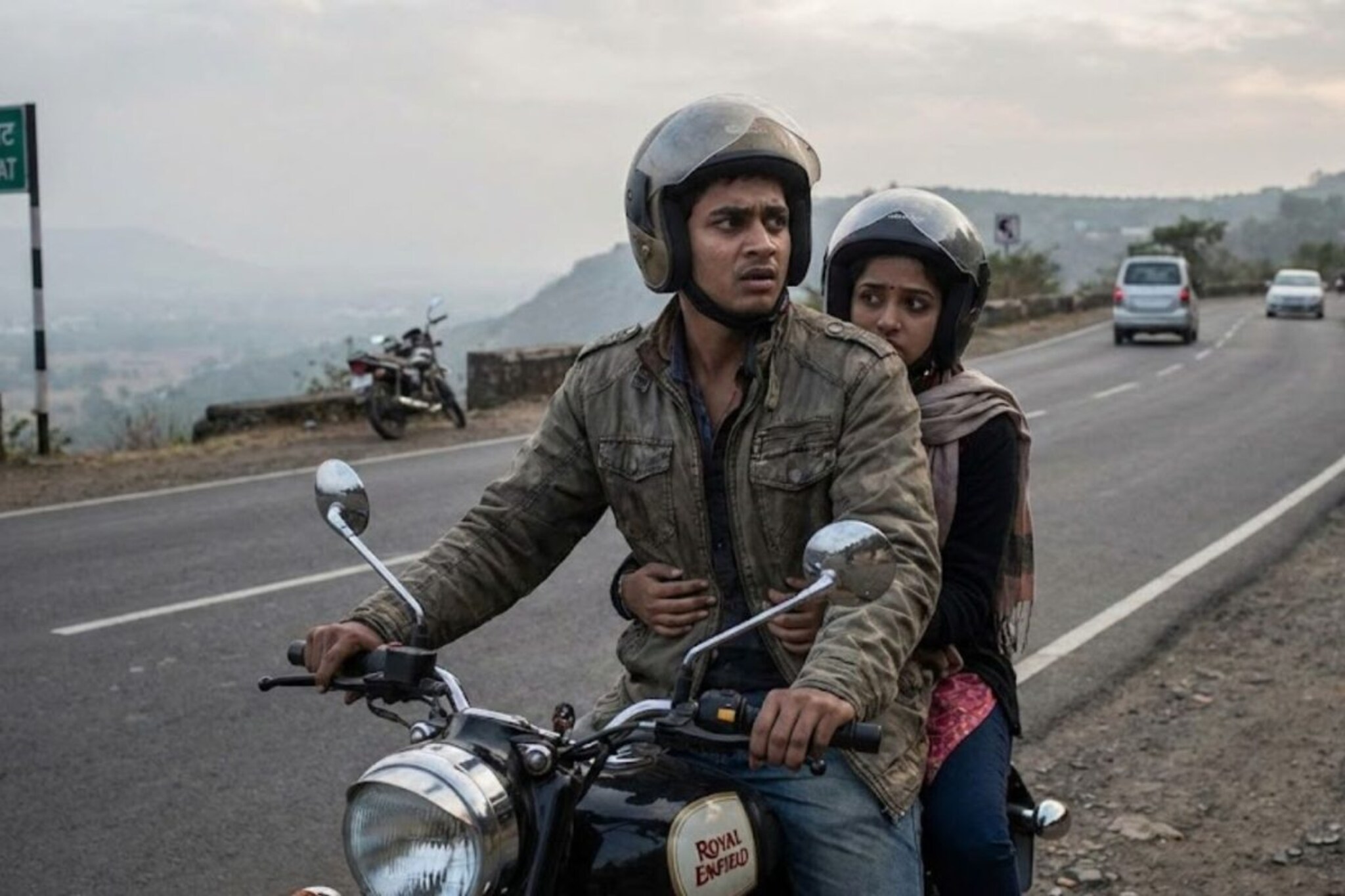 'बाईकवरून फिरायला चल ना...', तरुणीच्या ऑफरला भुलला, कात्रजच्या घाटात गेम झाला 'बाईकवरून फिरायला चल ना...', तरुणीच्या ऑफरला भुलला, कात्रजच्या घाटात गेम झाला