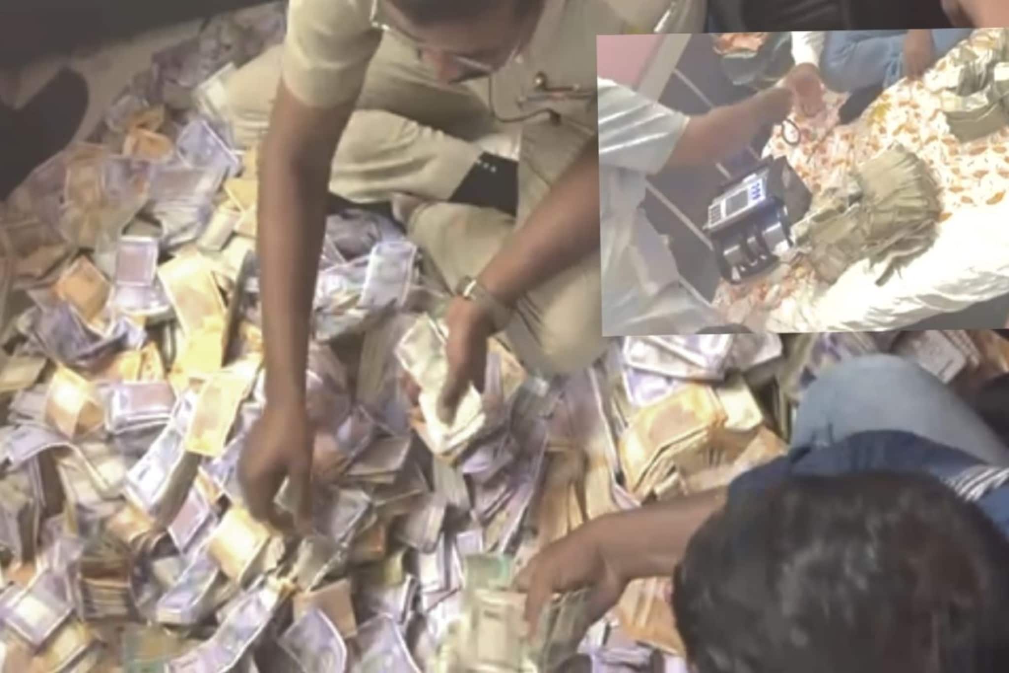 पुण्यात घरात सापडले कपाट भरून पैसे, नोटा मोजता मोजता पोलीस थकले, VIDEO