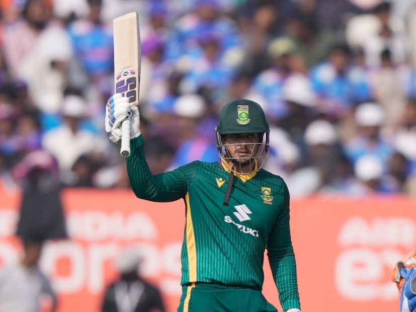 दक्षिण आफ्रिकेकडून क्विंटन डिकॉकने 89 बॉलमध्ये 106 रनची खेळी केली. डिकॉकच्या या शतकामध्ये 8 फोर आणि 6 सिक्सचा समावेश होता. याशिवाय टेम्बा बऊमाने 48, मॅथ्यू ब्रीट्झकीने 24, डेवाल्ड ब्रेविसने 29 रनची खेळी केली. दक्षिण आफ्रिकेकडून क्विंटन डिकॉकने 89 बॉलमध्ये 106 रनची खेळी केली. डिकॉकच्या या शतकामध्ये 8 फोर आणि 6 सिक्सचा समावेश होता. याशिवाय टेम्बा बऊमाने 48, मॅथ्यू ब्रीट्झकीने 24, डेवाल्ड ब्रेविसने 29 रनची खेळी केली.