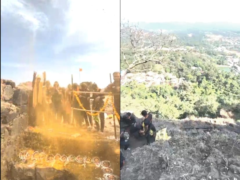 त्याठिकाणी आकर्षक रांगोळी काढून फुलांच्या हाराने दरवाजा परिसर सजवण्यात आला होता.