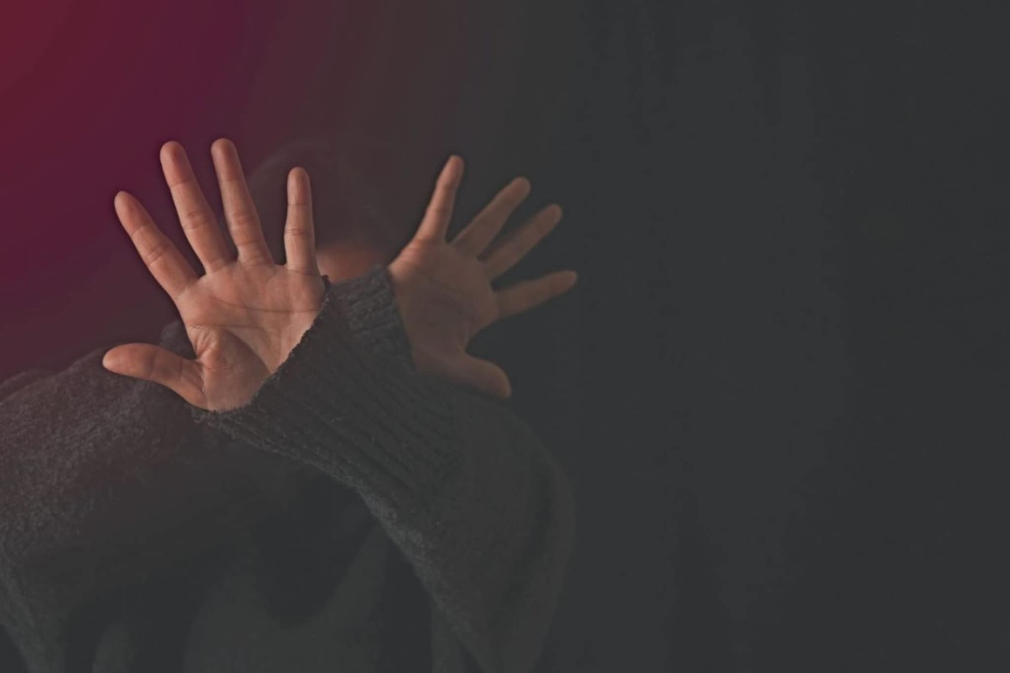 दारू पाजून अल्पवयीन मुलीवर तरुणाने केले अत्याचार, गुहागरमधील संतापजनक घटना दारू पाजून अल्पवयीन मुलीवर तरुणाने केले अत्याचार, गुहागरमधील संतापजनक घटना