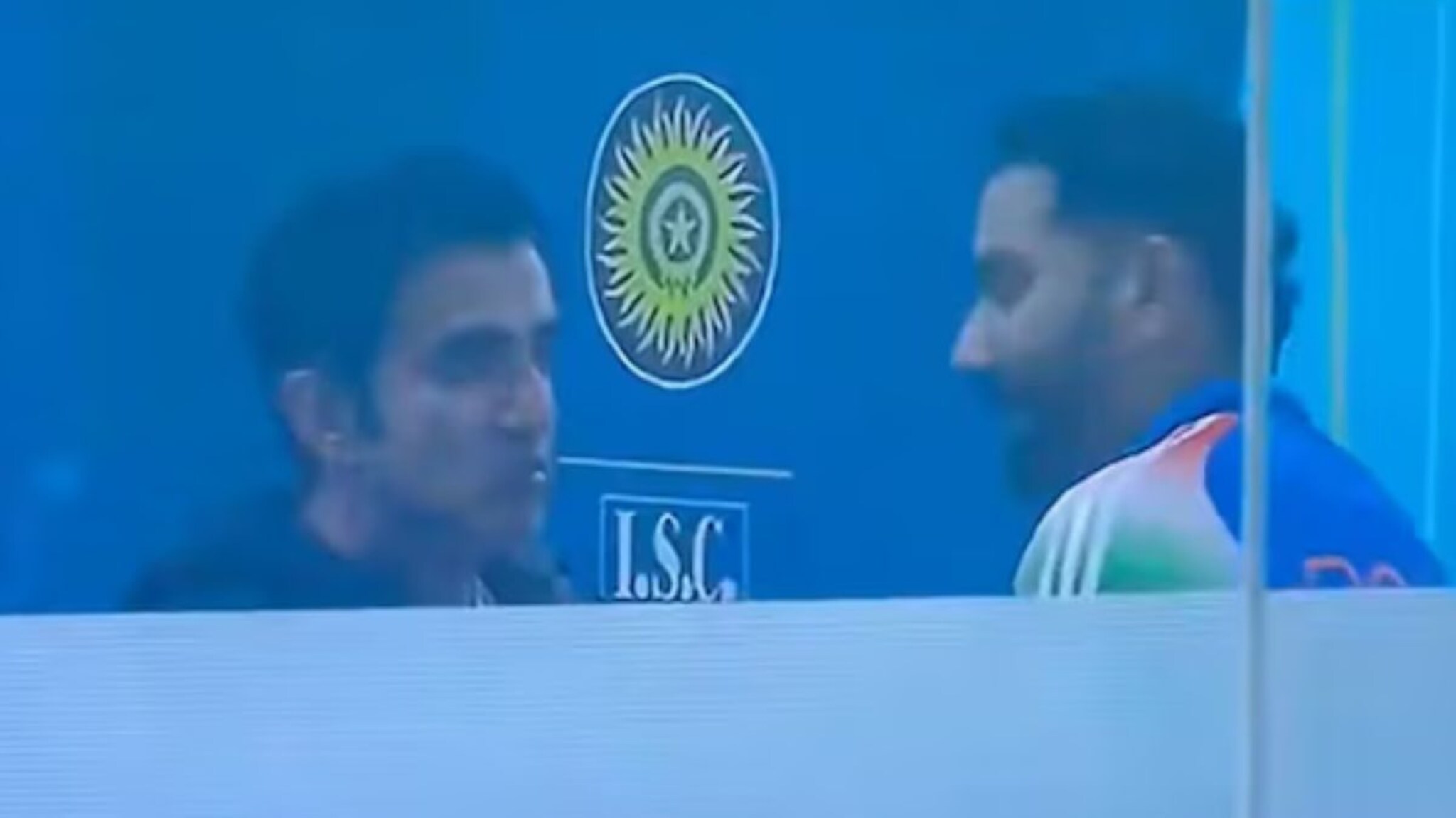 Rohit Sharma : 'तू काय मला सांगतो...', रोहितने शॉट मारून दाखवला, गंभीरचा चेहरा पडला, ड्रेसिंग रूमच्या आतला Video लिक!