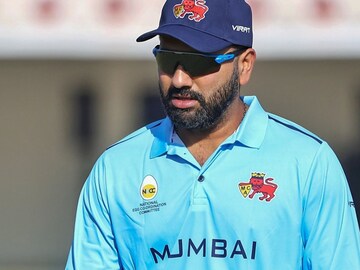 पहिलीच मॅच आणि पहिलंच बक्षीस, रोहितला मिळालेली रक्कम पाहून धक्काच बसेल