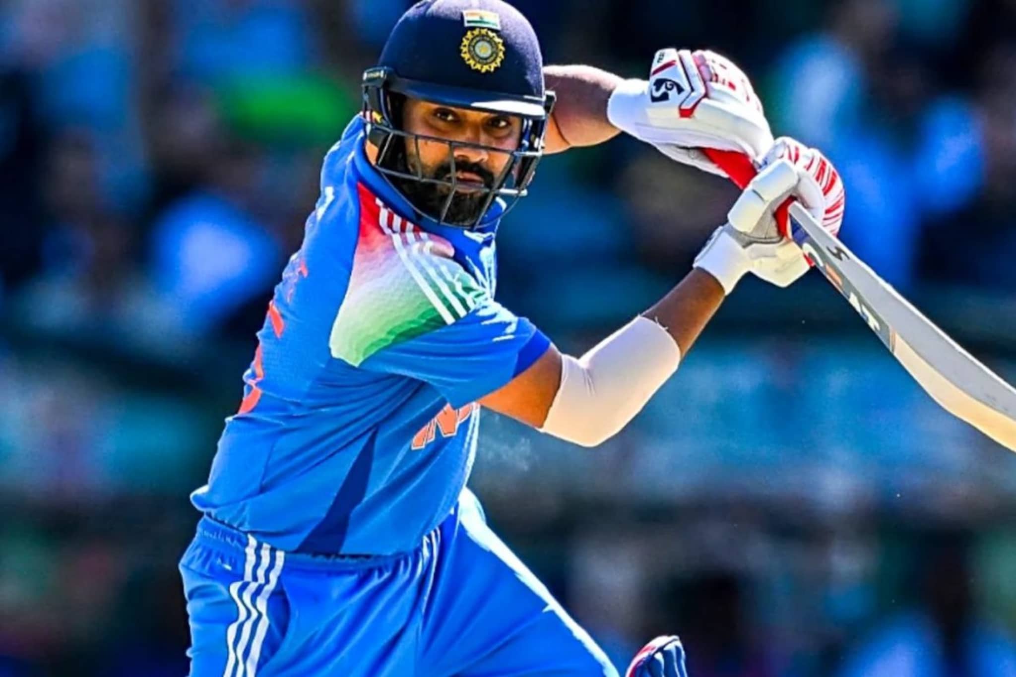 रोहितने 30 ओव्हरमध्ये मॅच संपवली,वादळी खेळी करत मुंबईला मिळवून दिला विजय
