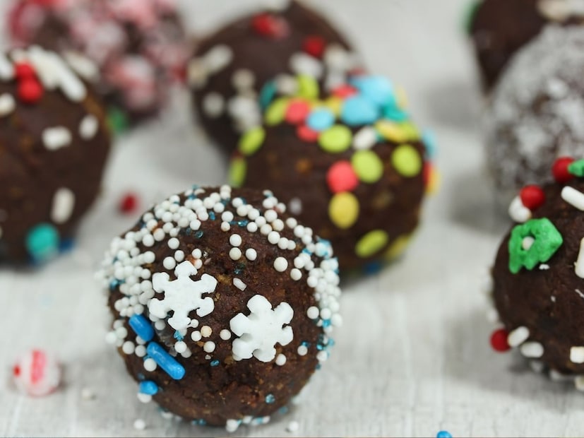 आता मोठा प्रश्न की हा केक वेज असतो का? कारण काही असे लोक ही असतात जे वेजिटेरियन असतात, पण त्यांना दारु चालते. त्यामुळे असे लोक हा केक खाताना थोडा विचार करतात.