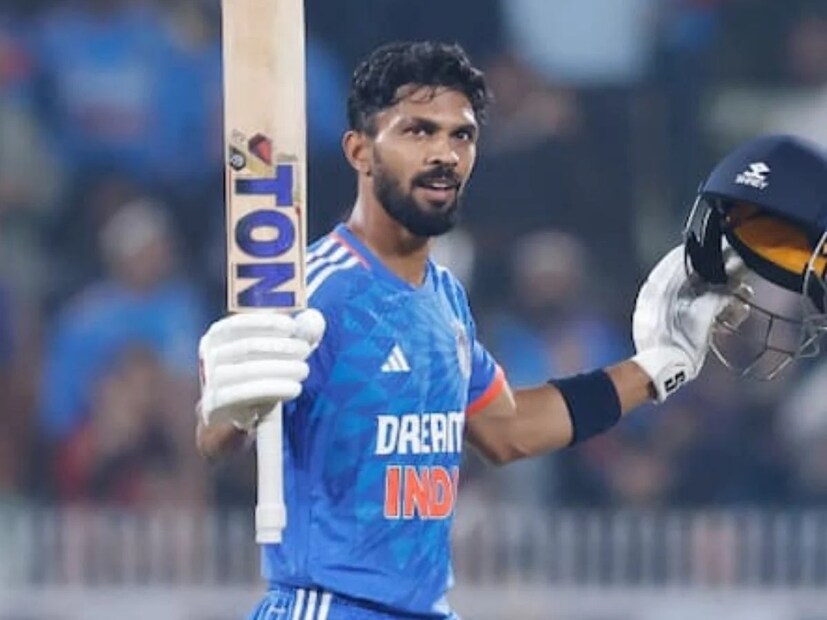 टीम इंडियाचा स्टार खेळाडू ऋतुराज गायकवाडने साऊथ आफ्रिकेविरूद्ध दुसऱ्या वनडे सामन्यात दमदार शतकं ठोकलं आहे.77 बॉलमध्ये ऋतुराज गायकवाडने हे शतक ठोकलं होतं.