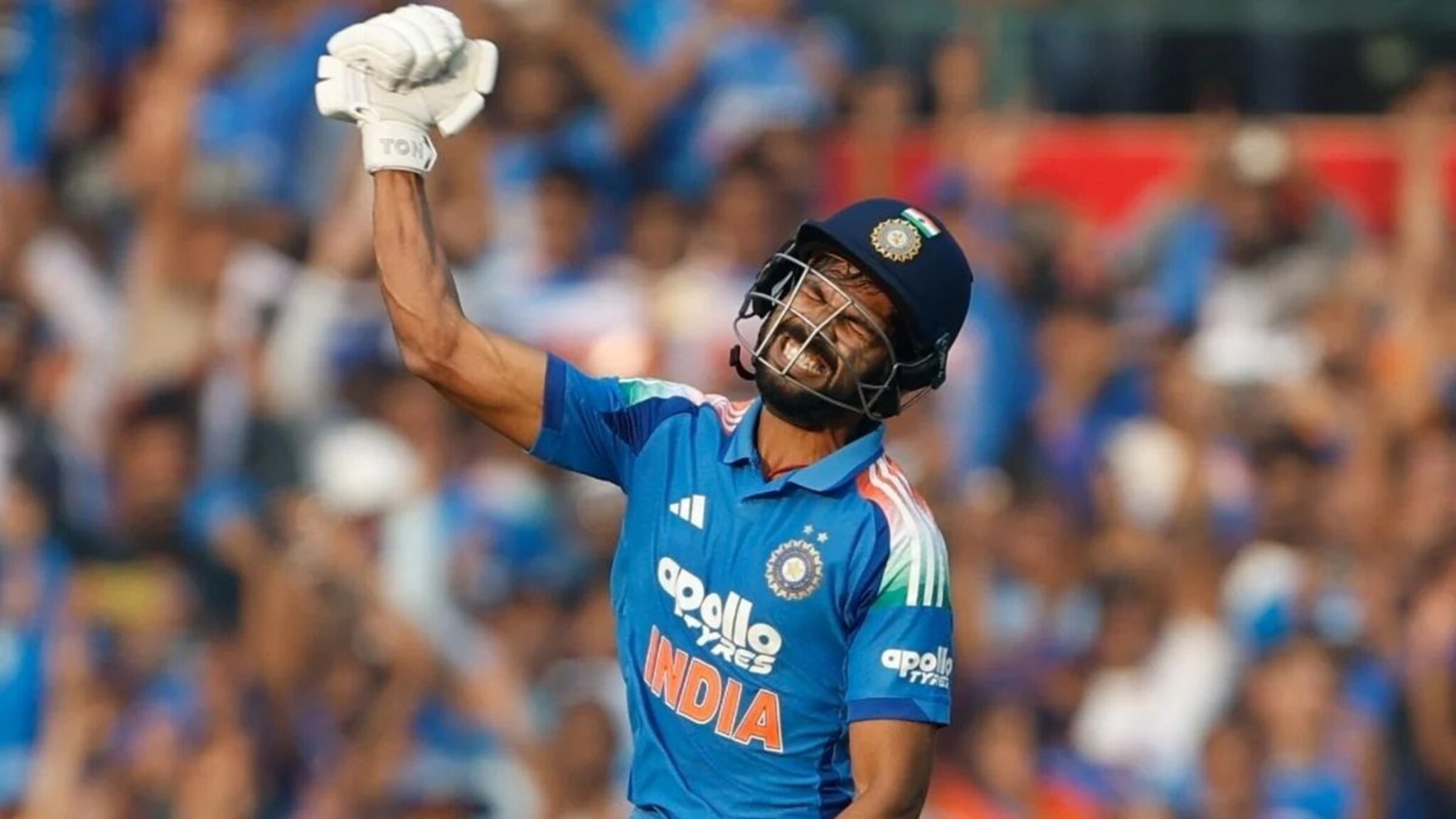 IND vs SA : ऋतुराजची खेळी पाहून आफ्रिकेचा खेळाडू भारावला, शाबासकी देत पाठ थोपटली, मैदानात टाळ्यांचा कडकडाट