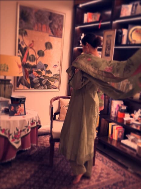 बॉलिवूडची मराठमोळी अभिनेत्री, जिचं बालपण कोल्हापूरच्या राजघराण्यात गेलं. तिनं अभिनेत्री व्हायचं ठरवलं आणि तिचं संपूर्ण आयुष्यच बदलल. पण तिचं खानदानी सौंदर्य मात्र कमी झालेलं नाही. 