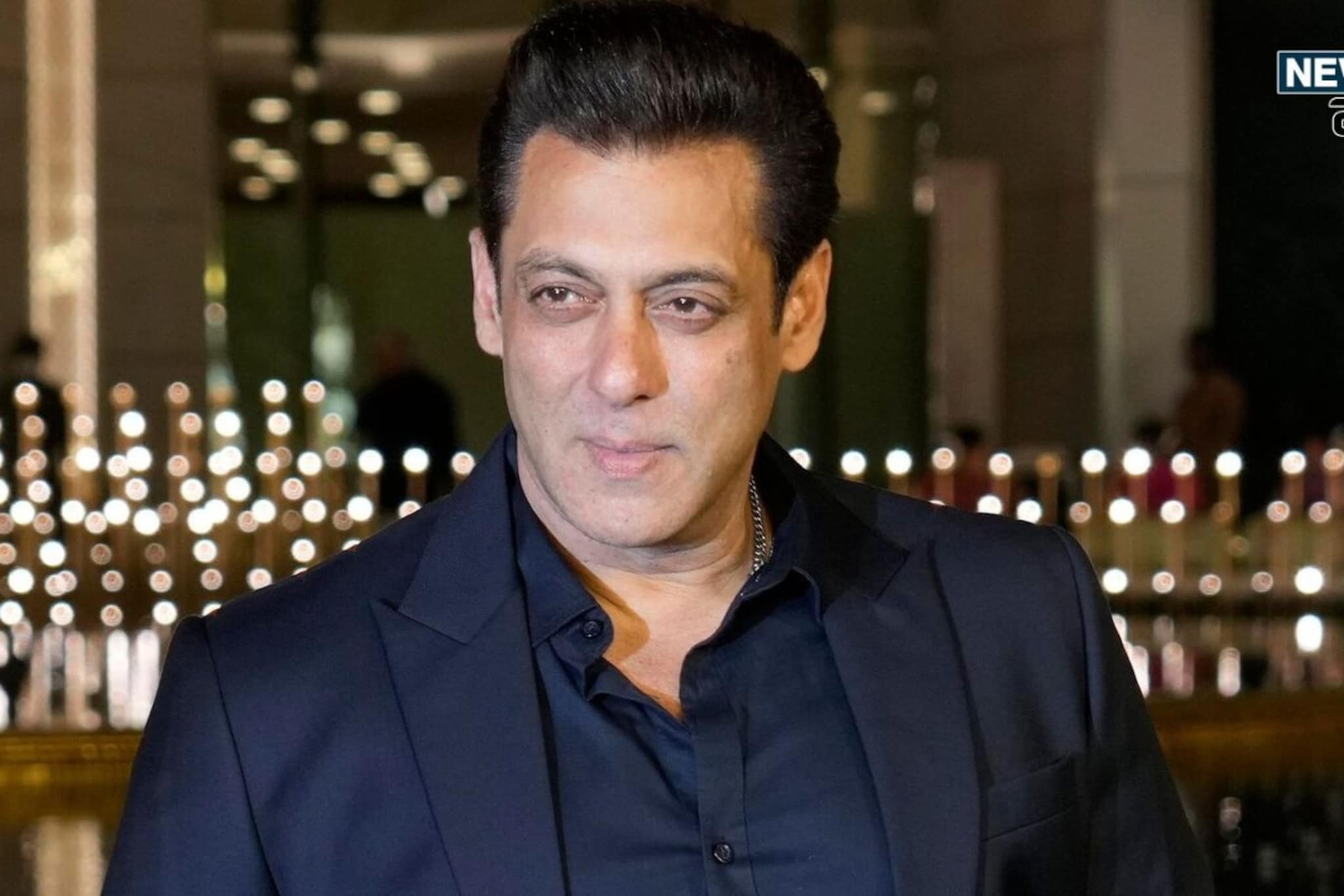 2,900 कोटींच्या संपत्तीचा मालक, पण 25 वर्षात हॉटेलमध्ये जेवला नाहीये सलमान खान 2,900 कोटींच्या संपत्तीचा मालक, पण 25 वर्षात हॉटेलमध्ये जेवला नाहीये सलमान खान