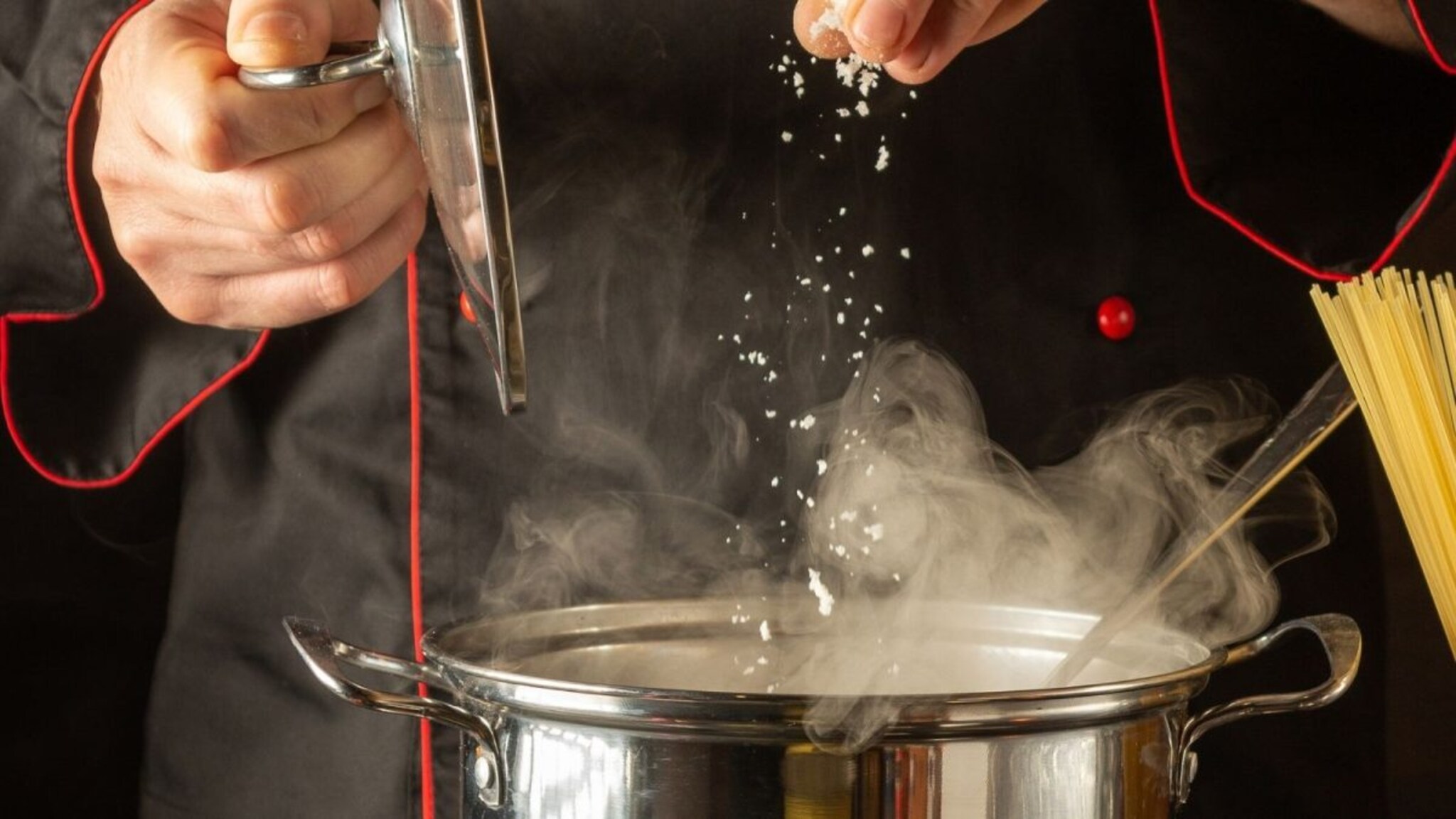 Chef Kitchen Tips : पदार्थात मीठ नेमकं कधी टाकायचं? शेफने सांगितला परफेक्ट टायमिंग