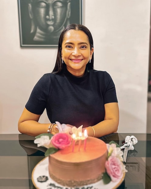 श्यामाली दे हे मनोरंजन विश्वातील अनेक वर्षांपासूनचे ओळखीचे नाव आहे. विशेष म्हणजे, तिने मुंबई विद्यापीठातून मानसशास्त्र या विषयात पदवी घेतली असली, तरी तिच्या पॅशनने तिला चित्रपटसृष्टीत आणले.