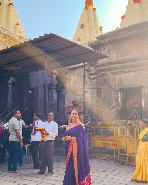 तिचे काम केवळ दिग्दर्शनापुरते मर्यादित नाही. तिने पटकथा लेखन आणि क्रिएटिव्ह कन्सल्टंट म्हणूनही अनेक निर्मितींमध्ये योगदान दिले आहे. तिने 'रंग दे बसंती', 'ओमकारा', 'एक नोदिर गोल्पो' यांसारख्या चित्रपटांवर काम केले आहे.