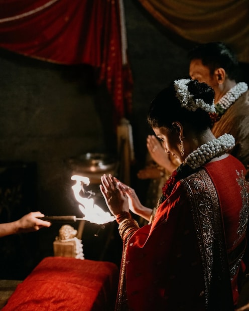 मुंबई: 'द फॅमिली मॅन' सिरीजचे सह-दिग्दर्शक राज निदिमोरू यांच्याशी १ डिसेंबर रोजी गुपचूप लग्न केल्यानंतर अभिनेत्री समंथा रुथ प्रभू सध्या तिच्या दुसऱ्या इनिंगमुळे चर्चेत आहे.